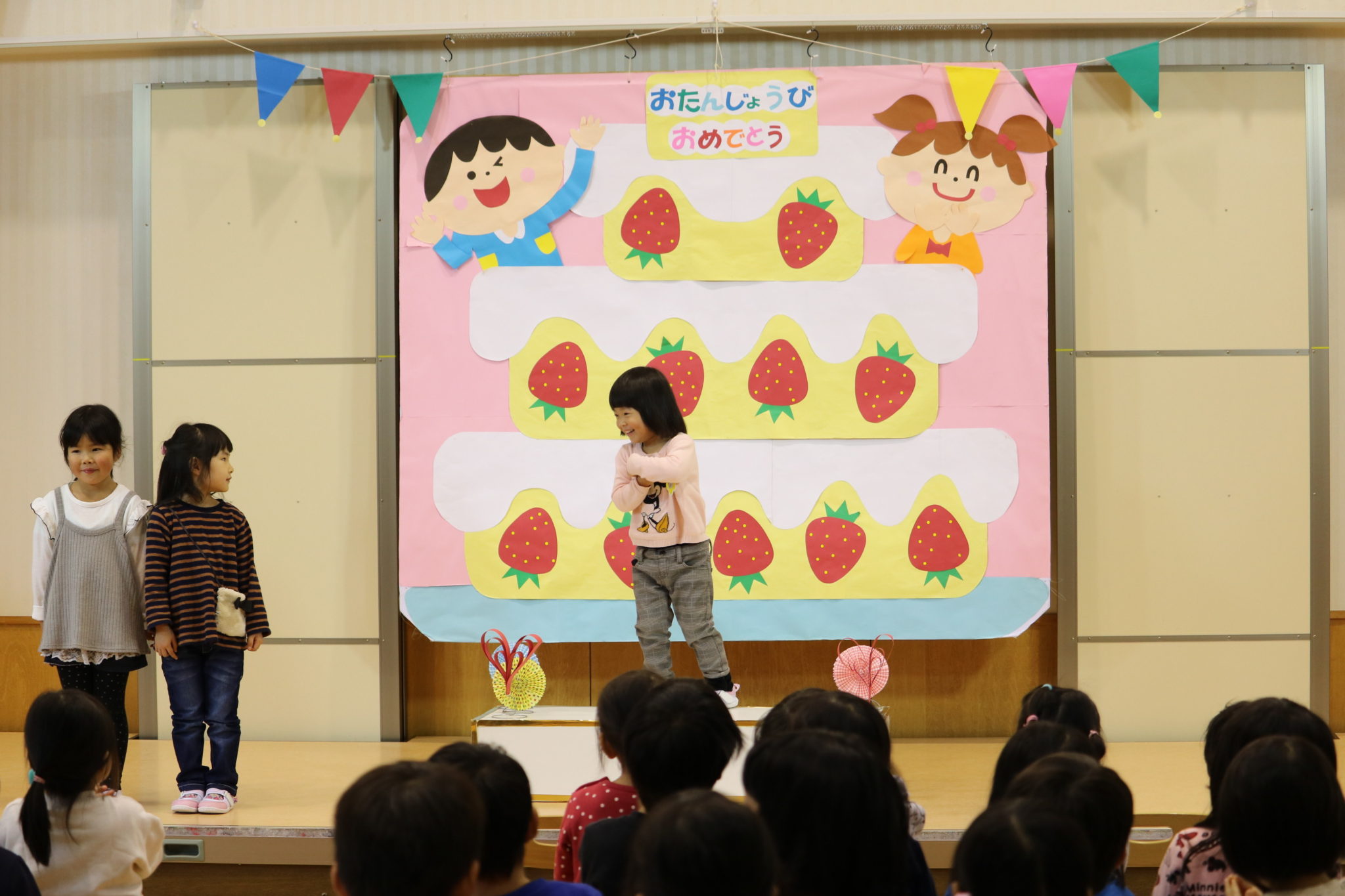 １１月生まれのお誕生会 酒田市の中心部に位置する歴史と伝統を継承した幼稚園 認定こども園 酒田幼稚園